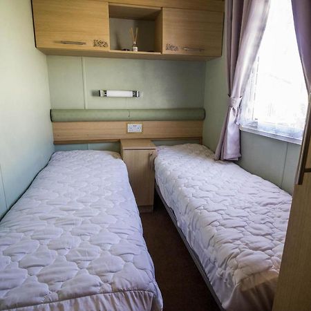 Hotel Lovely Caravan With Wifi At Broadland Sands In Suffolk Ref 20035Bs Hopton on Sea Zewnętrze zdjęcie