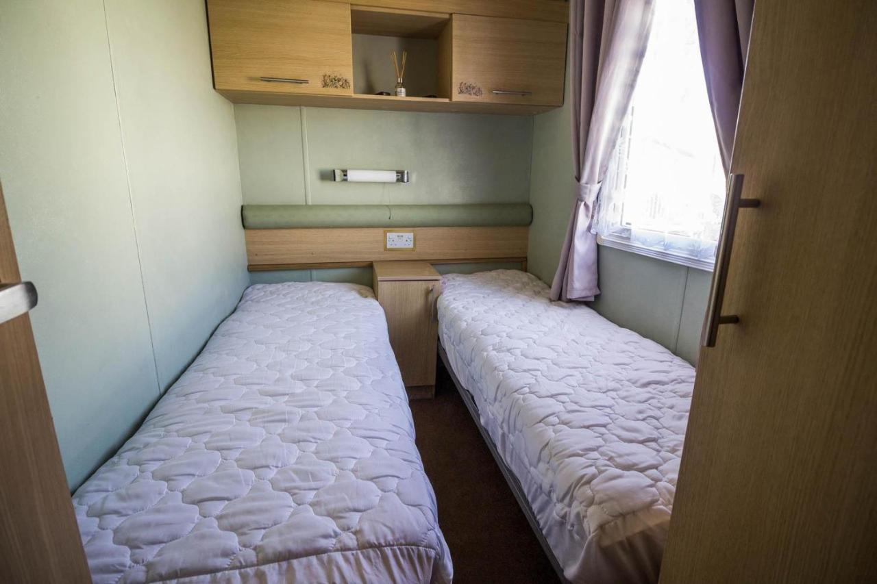 Hotel Lovely Caravan With Wifi At Broadland Sands In Suffolk Ref 20035Bs Hopton on Sea Zewnętrze zdjęcie