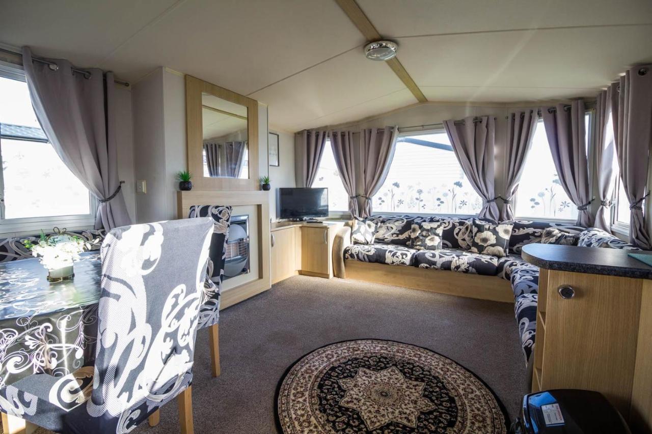 Hotel Lovely Caravan With Wifi At Broadland Sands In Suffolk Ref 20035Bs Hopton on Sea Zewnętrze zdjęcie