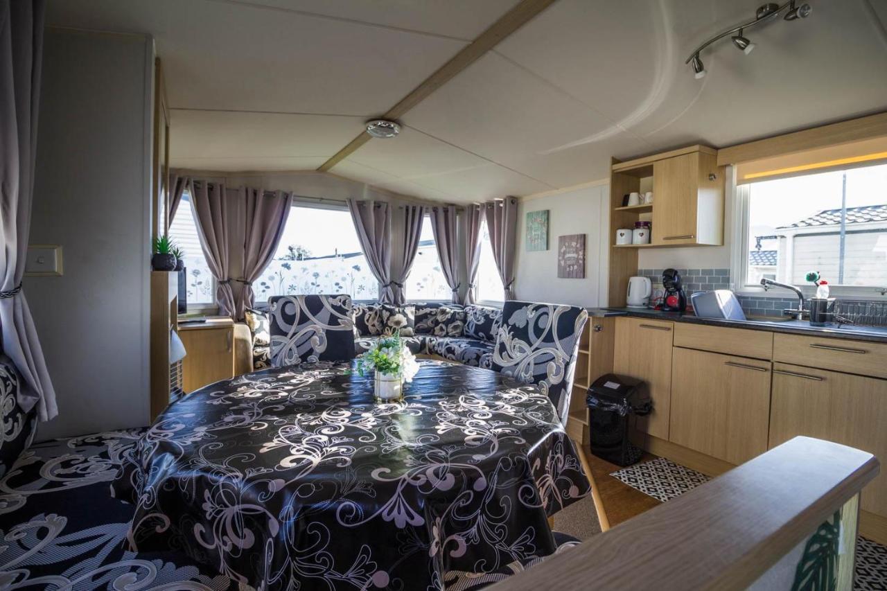 Hotel Lovely Caravan With Wifi At Broadland Sands In Suffolk Ref 20035Bs Hopton on Sea Zewnętrze zdjęcie