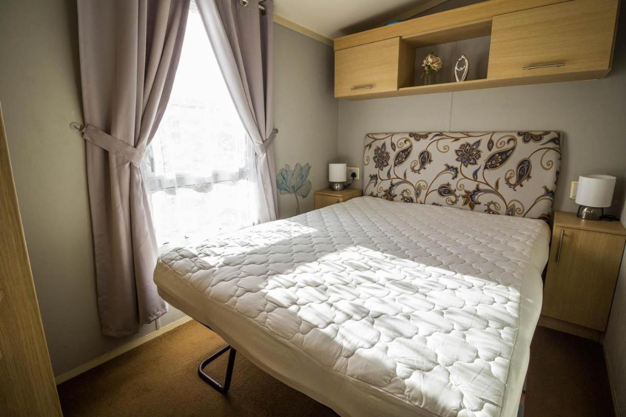 Hotel Lovely Caravan With Wifi At Broadland Sands In Suffolk Ref 20035Bs Hopton on Sea Zewnętrze zdjęcie